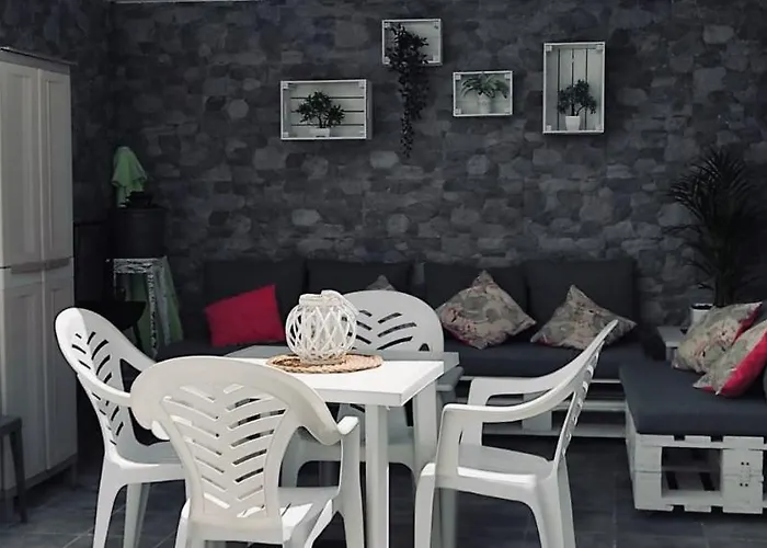 Yale Apartmán Tías